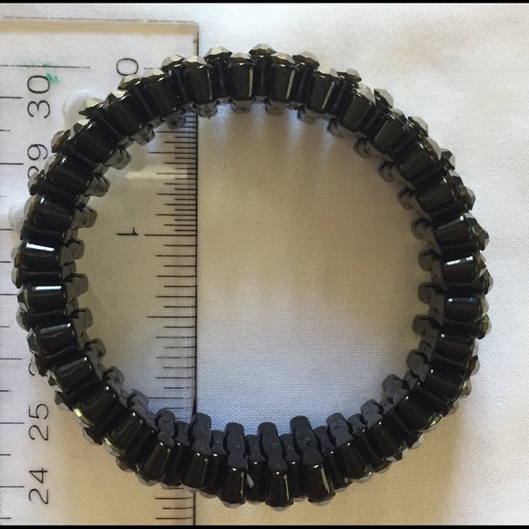 Beautiful black gun metal crystal earrings - Picture 4 of 4